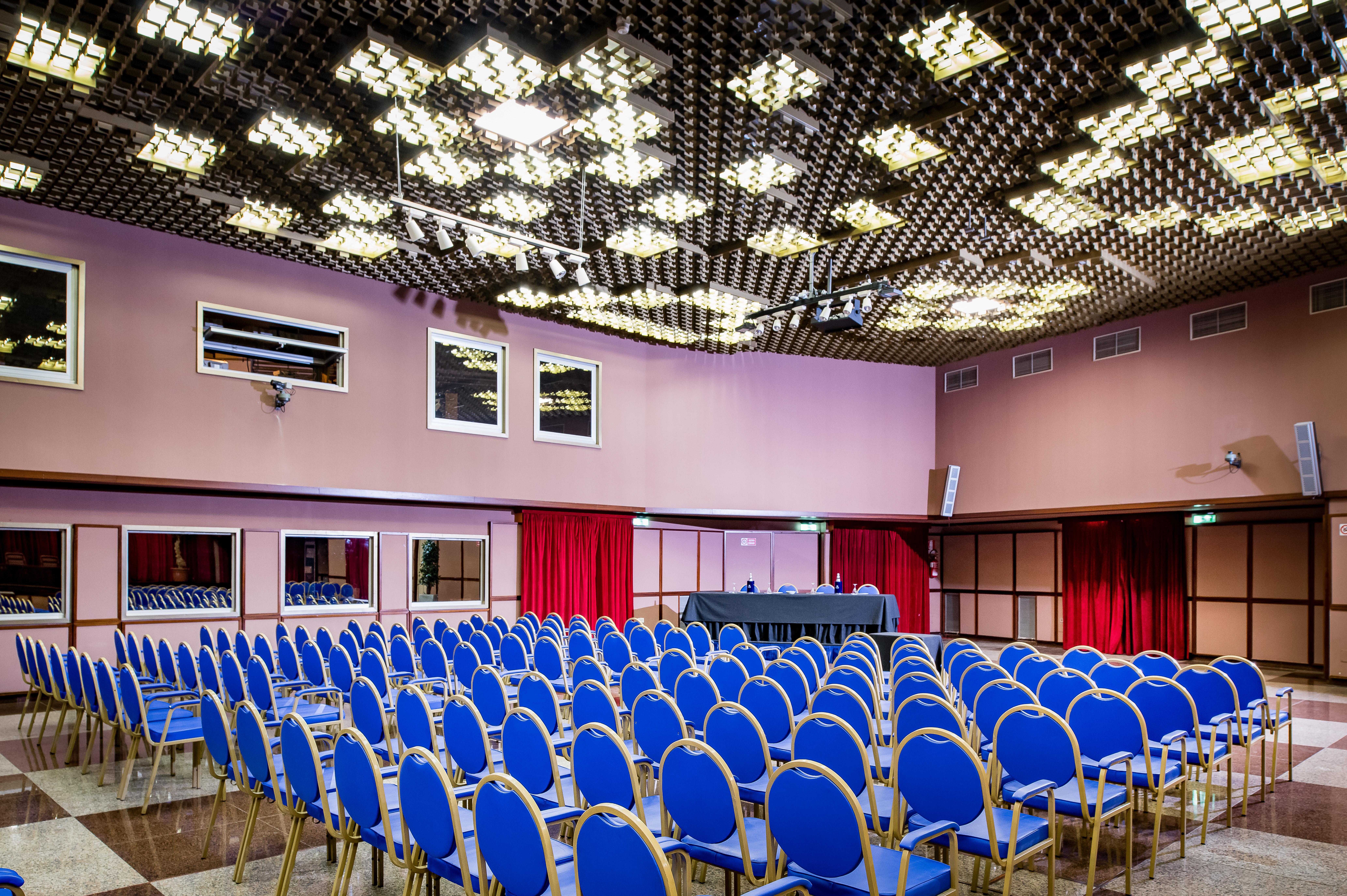Astoria Palace 4*